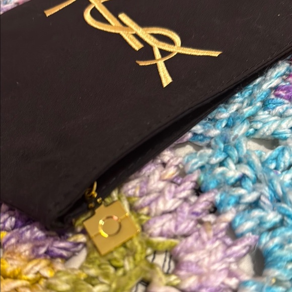 Black and Gold makeup pouch - Picture 2 of 2